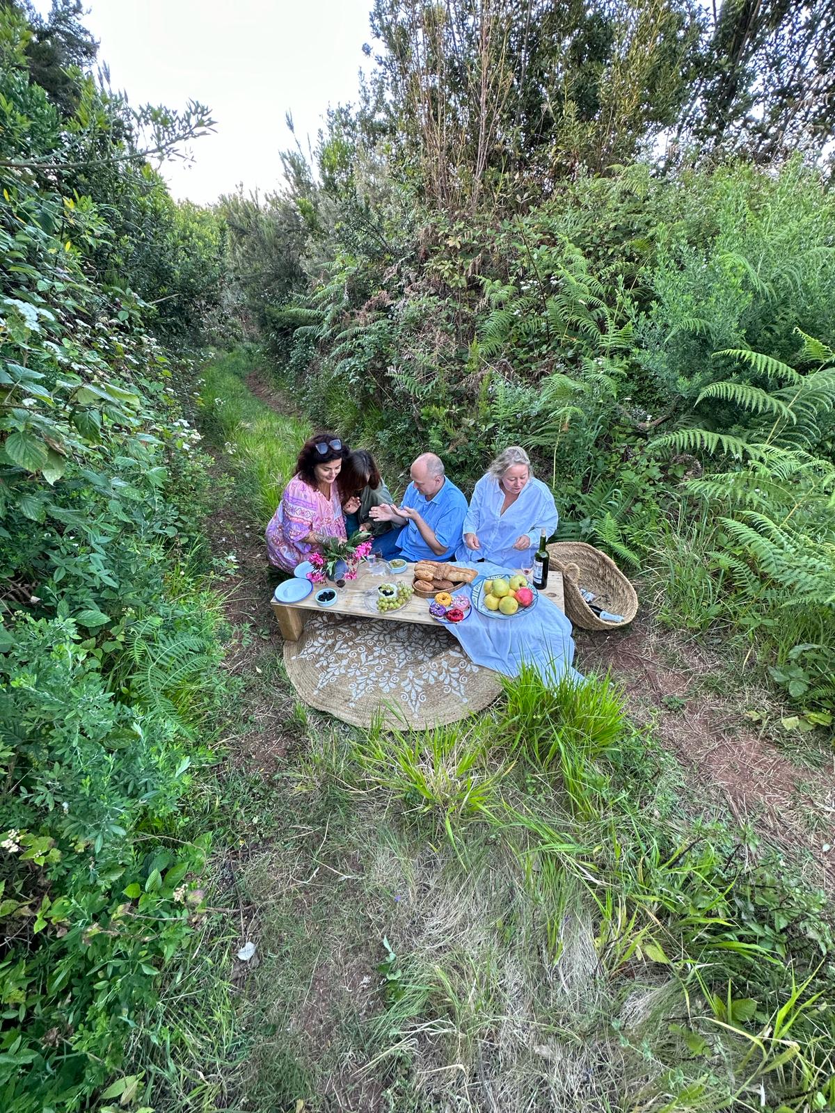 Oceanic Group Picnic Feast 🍽️🌟