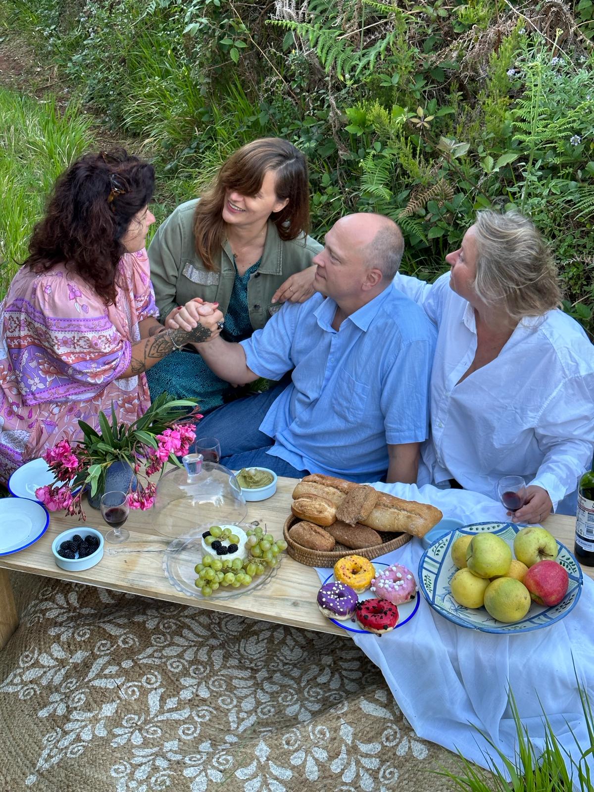 Oceanic Group Picnic Feast 🍽️🌟