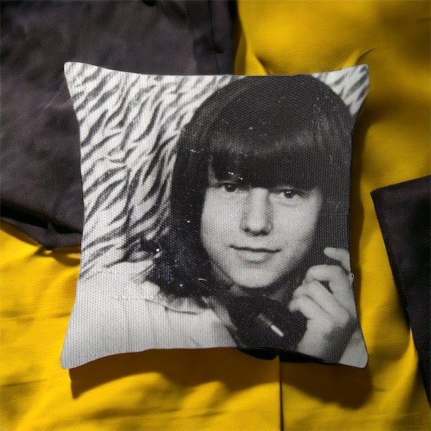 Call me now - Throw Pillow