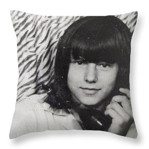 Call me now - Throw Pillow