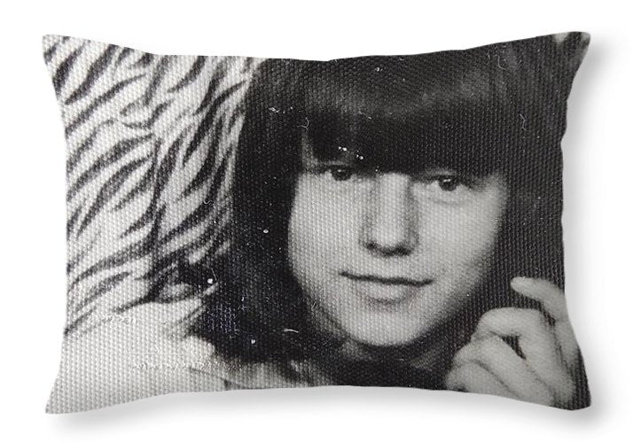 Call me now - Throw Pillow